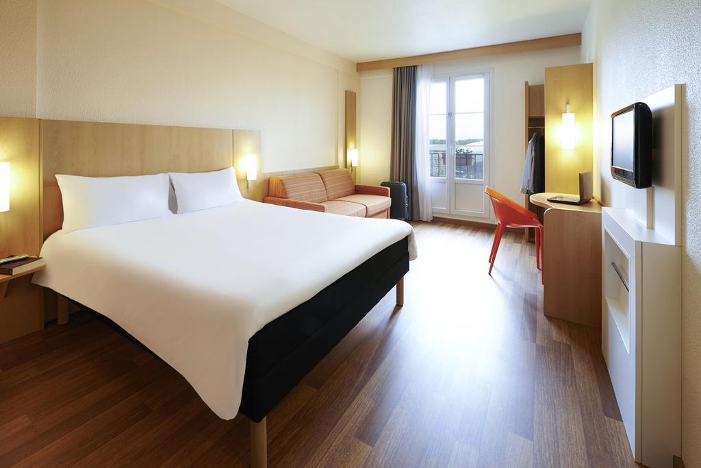 Отель Ibis Strasbourg Centre Petite France Номер фото